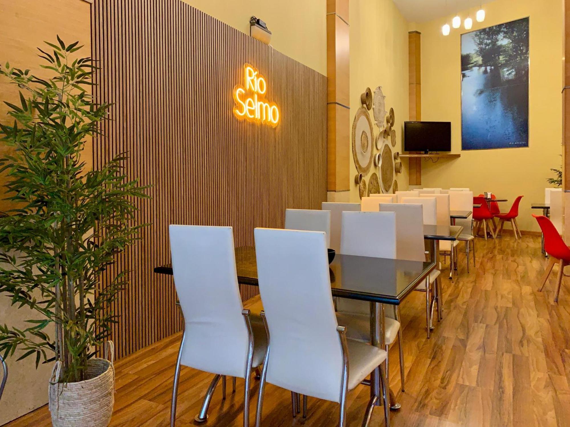 Hostal Rio Selmo Ponferrada Ngoại thất bức ảnh